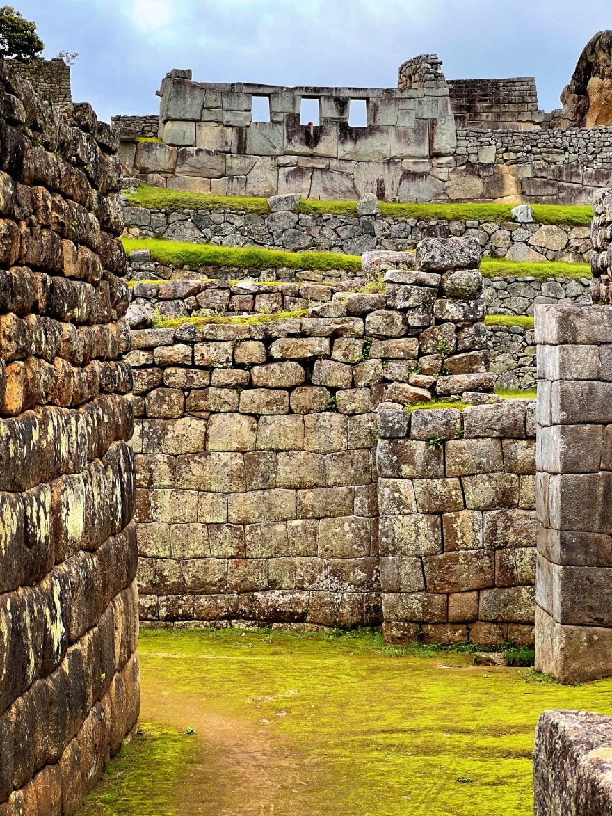 Peru & Machu Picchu beste Reisezeit - Dreifenstertempel