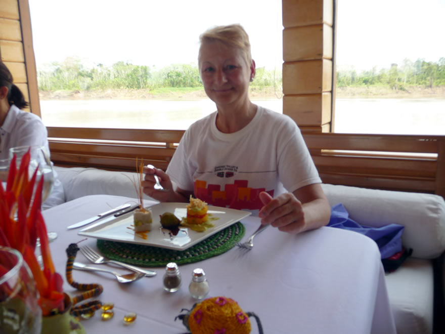 Barbara Hügli auf dem Delfin II in Iquitos Peru