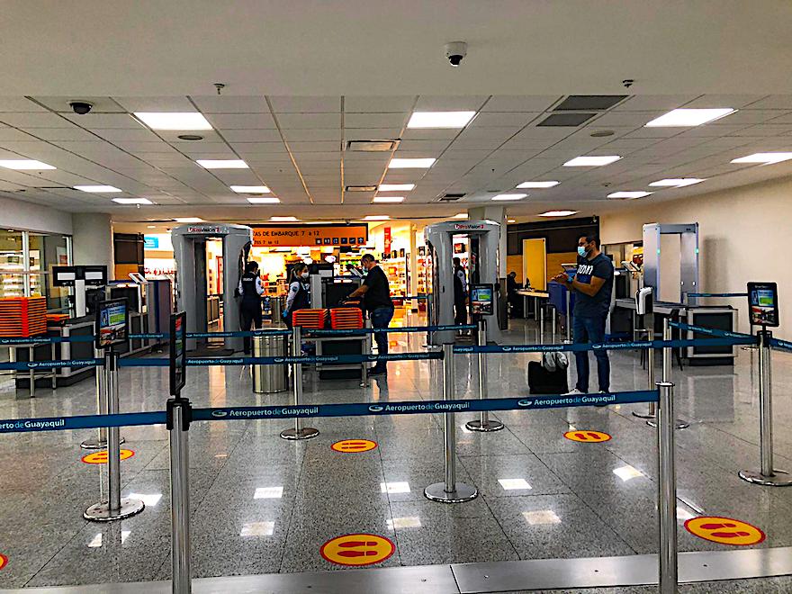 Galapagos Reise während Corona - Check in am Flughafen in Guayaquil