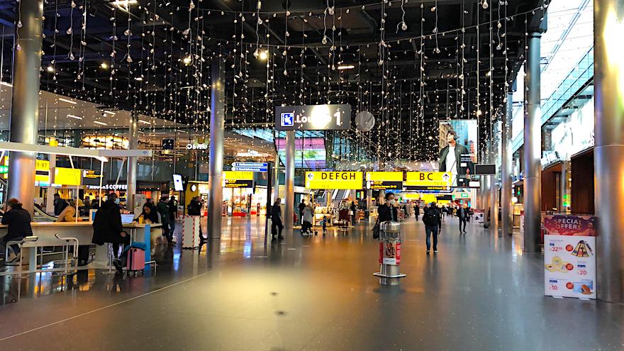 Galapagos Reise während Corona - Flughafen in Amsterdam