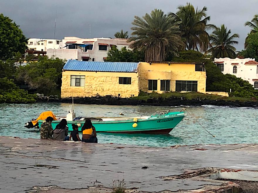 Galapagos Reise während Corona - Blick auf den Hafen von Puerto Ayora