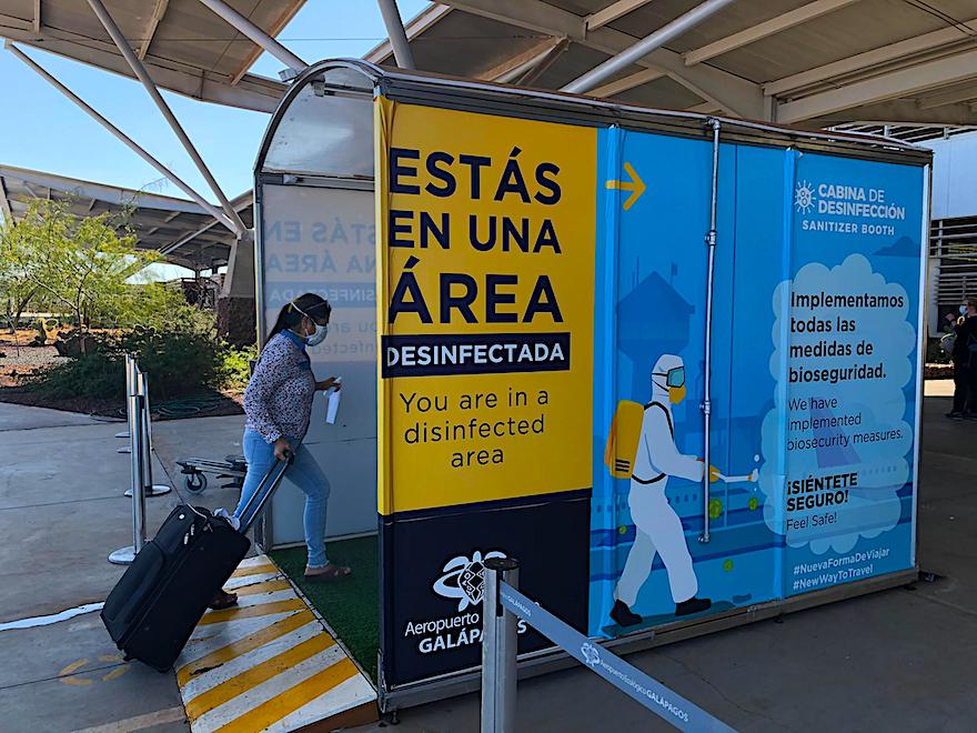 Galapagosreisen in Coronazeiten - Desinfektion Baltra Flughafen