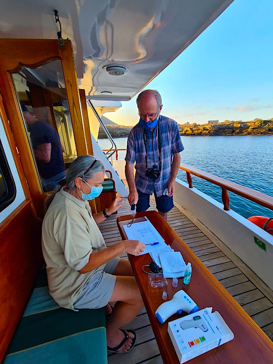 Galapagos Kreuzfahrt während Corona - Fiebermessen