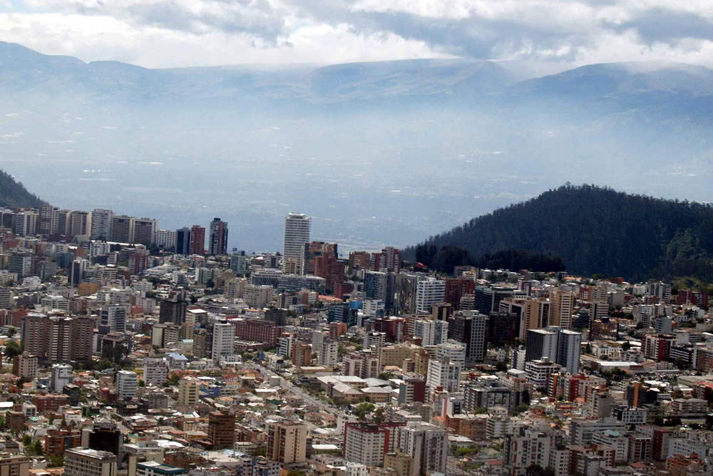 Hubschrauberflug über Quito