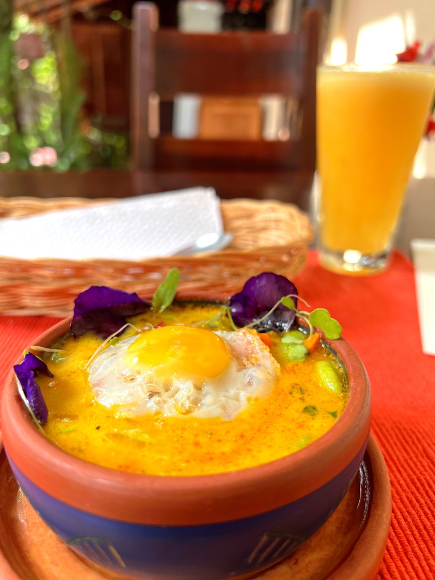 Gemüsesuppe - Chupe de verduras y Quinoa - Typisches Essen in Peru.