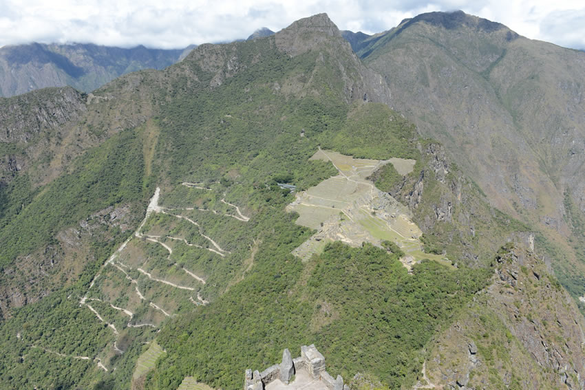 Blick vom Wuayna Picchu nach Machu Picchu