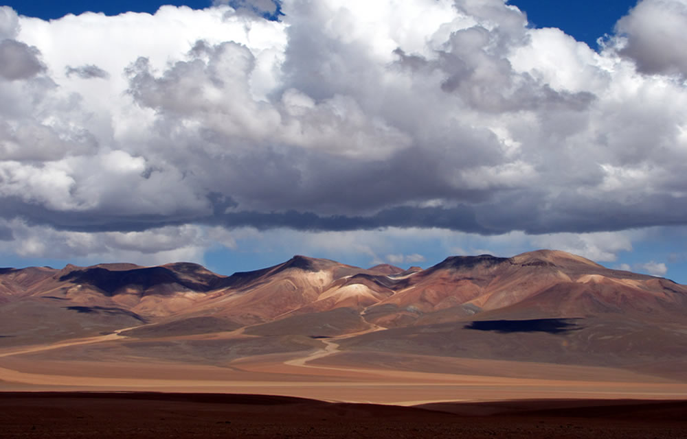 Siloli-Wüste in Bolivien mit Wolken - Beste Reisezeit für Bolivien