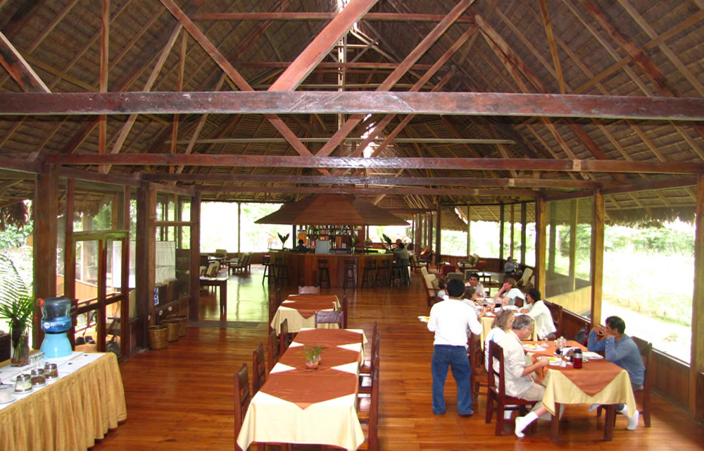 Speisesaal auf dem Manu Wildlife Center