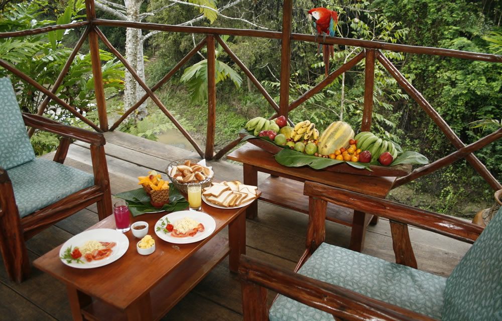 Frühstück auf der Sinchicuy Lodge